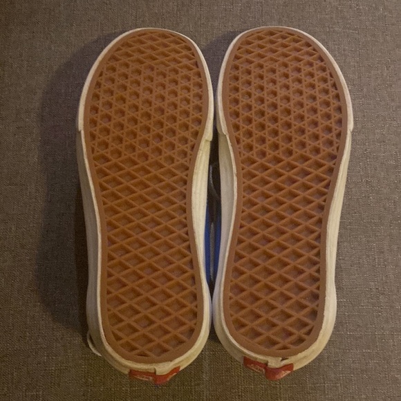 Shoes - Picture 3 of 9